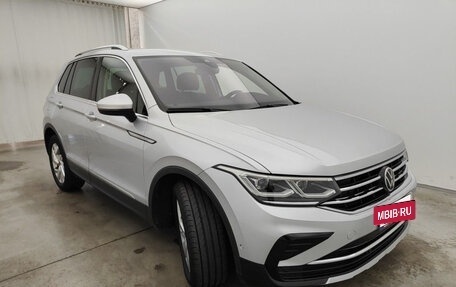 Volkswagen Tiguan II, 2022 год, 2 490 000 рублей, 4 фотография