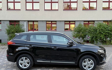Geely Atlas, 2022 год, 1 599 000 рублей, 3 фотография