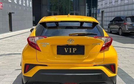 Toyota C-HR I рестайлинг, 2023 год, 1 833 000 рублей, 5 фотография