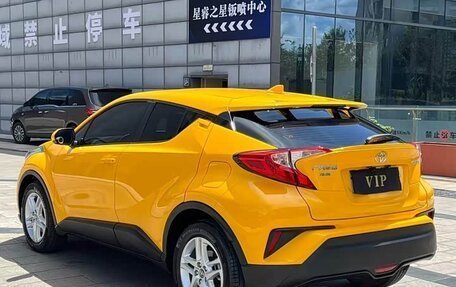 Toyota C-HR I рестайлинг, 2023 год, 1 833 000 рублей, 4 фотография