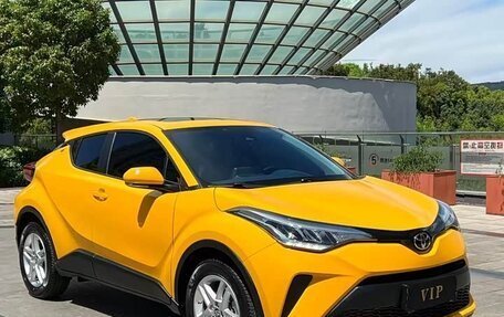 Toyota C-HR I рестайлинг, 2023 год, 1 833 000 рублей, 3 фотография