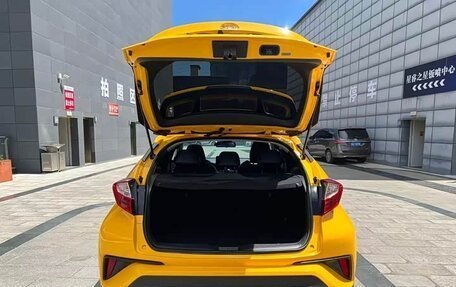 Toyota C-HR I рестайлинг, 2023 год, 1 833 000 рублей, 6 фотография