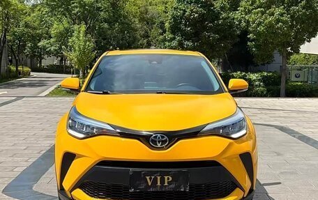 Toyota C-HR I рестайлинг, 2023 год, 1 833 000 рублей, 2 фотография