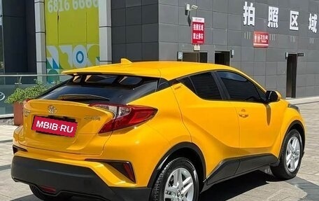 Toyota C-HR I рестайлинг, 2023 год, 1 833 000 рублей, 7 фотография