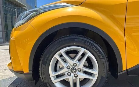 Toyota C-HR I рестайлинг, 2023 год, 1 833 000 рублей, 9 фотография