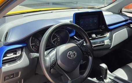 Toyota C-HR I рестайлинг, 2023 год, 1 833 000 рублей, 11 фотография