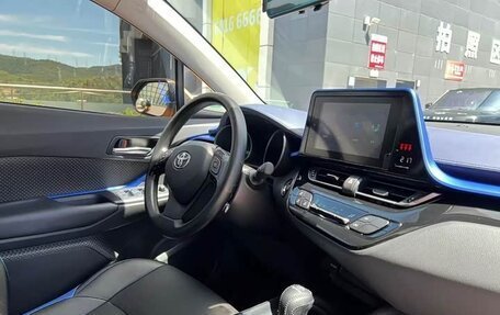 Toyota C-HR I рестайлинг, 2023 год, 1 833 000 рублей, 14 фотография