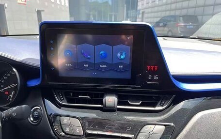 Toyota C-HR I рестайлинг, 2023 год, 1 833 000 рублей, 16 фотография