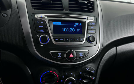 Hyundai Solaris II рестайлинг, 2015 год, 1 050 000 рублей, 12 фотография