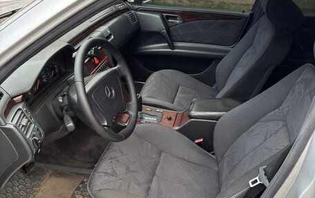 Mercedes-Benz E-Класс, 1995 год, 250 000 рублей, 5 фотография