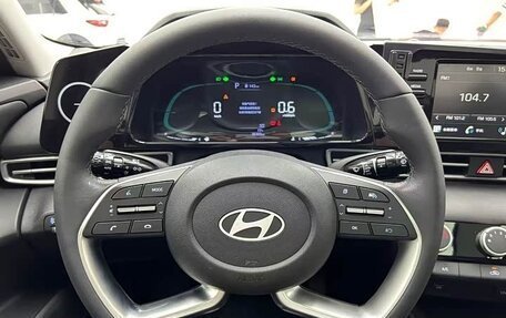 Hyundai Elantra, 2023 год, 1 340 000 рублей, 14 фотография