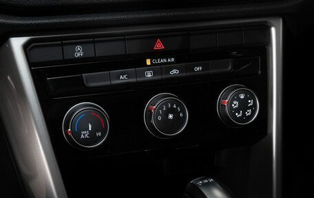 Volkswagen T-Roc I, 2020 год, 2 270 000 рублей, 11 фотография