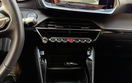 Peugeot 2008 II, 2023 год, 1 120 000 рублей, 13 фотография