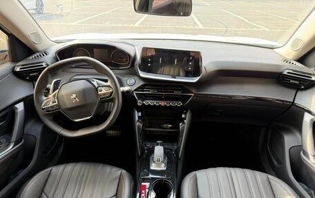 Peugeot 2008 II, 2023 год, 1 120 000 рублей, 11 фотография