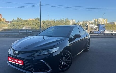 Toyota Camry, 2018 год, 2 700 000 рублей, 2 фотография