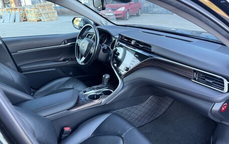 Toyota Camry, 2018 год, 2 700 000 рублей, 16 фотография