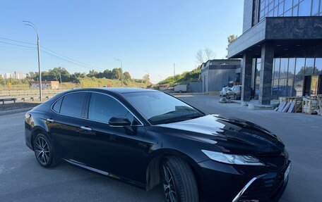 Toyota Camry, 2018 год, 2 700 000 рублей, 9 фотография