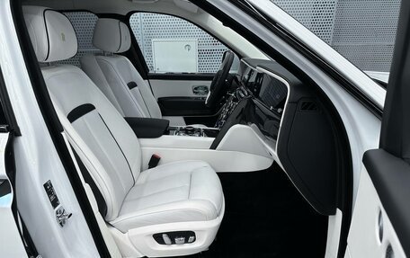 Rolls-Royce Cullinan, 2026 год, 75 000 000 рублей, 12 фотография