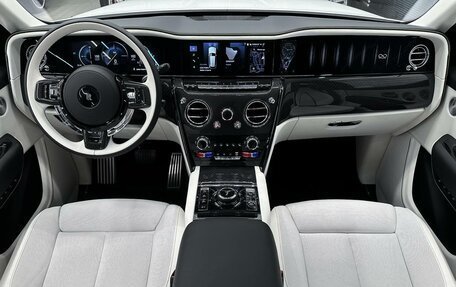 Rolls-Royce Cullinan, 2026 год, 75 000 000 рублей, 14 фотография