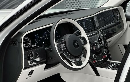 Rolls-Royce Cullinan, 2026 год, 75 000 000 рублей, 11 фотография