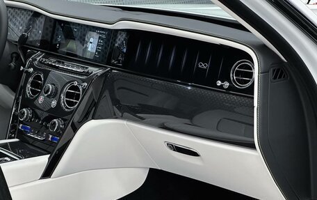 Rolls-Royce Cullinan, 2026 год, 75 000 000 рублей, 22 фотография