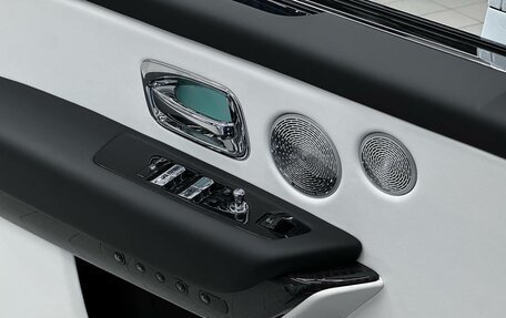 Rolls-Royce Cullinan, 2026 год, 75 000 000 рублей, 33 фотография