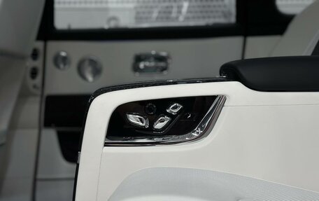 Rolls-Royce Cullinan, 2026 год, 75 000 000 рублей, 26 фотография