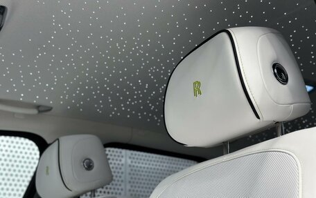 Rolls-Royce Cullinan, 2026 год, 75 000 000 рублей, 32 фотография