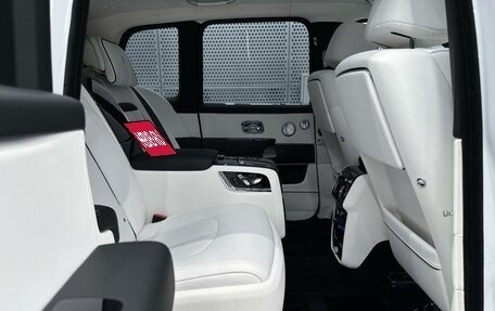 Rolls-Royce Cullinan, 2026 год, 75 000 000 рублей, 24 фотография