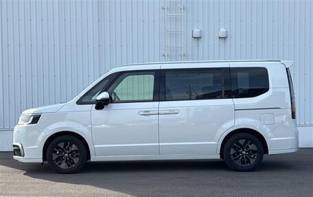 Honda Stepwgn, 2023 год, 2 298 000 рублей, 2 фотография