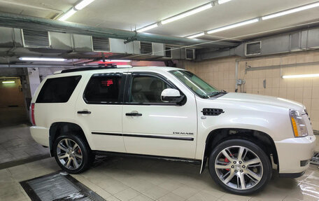 Cadillac Escalade III, 2011 год, 2 500 000 рублей, 2 фотография