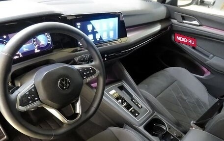 Volkswagen Golf VIII, 2022 год, 2 010 000 рублей, 7 фотография