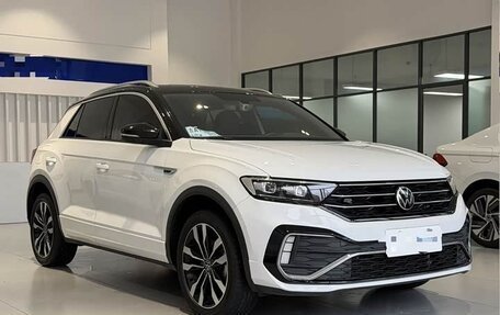 Volkswagen T-Roc I, 2023 год, 1 530 000 рублей, 3 фотография