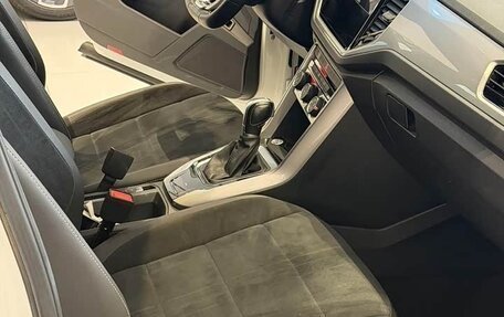 Volkswagen T-Roc I, 2023 год, 1 530 000 рублей, 8 фотография