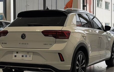 Volkswagen T-Roc I, 2023 год, 1 530 000 рублей, 6 фотография