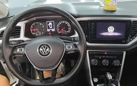 Volkswagen T-Roc I, 2023 год, 1 400 000 рублей, 5 фотография