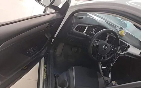Volkswagen T-Roc I, 2023 год, 1 400 000 рублей, 18 фотография