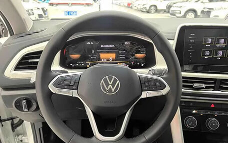 Volkswagen T-Roc I, 2025 год, 1 450 000 рублей, 10 фотография