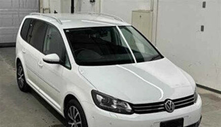 Volkswagen Touran III, 2015 год, 896 000 рублей, 1 фотография