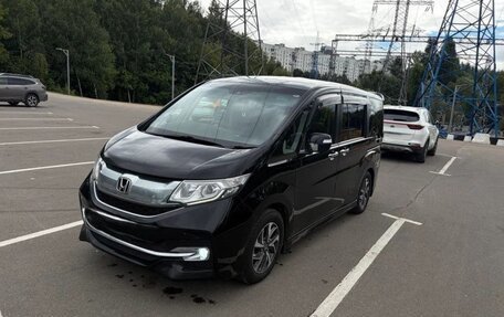 Honda Stepwgn IV, 2016 год, 1 750 000 рублей, 2 фотография