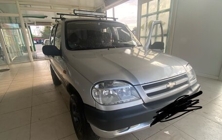 Chevrolet Niva I рестайлинг, 2004 год, 230 000 рублей, 1 фотография