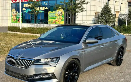 Skoda Superb III рестайлинг, 2022 год, 1 990 004 рублей, 1 фотография