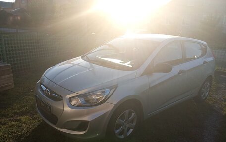 Hyundai Solaris II рестайлинг, 2013 год, 350 000 рублей, 1 фотография