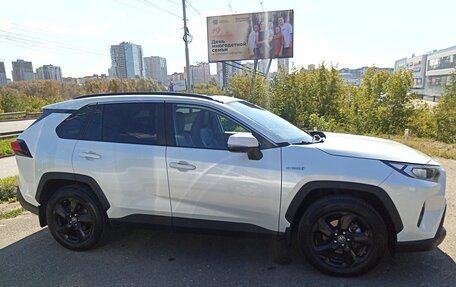 Toyota RAV4, 2021 год, 3 695 000 рублей, 5 фотография