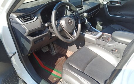 Toyota RAV4, 2021 год, 3 695 000 рублей, 9 фотография