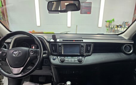 Toyota RAV4, 2017 год, 2 300 000 рублей, 11 фотография