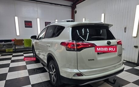 Toyota RAV4, 2017 год, 2 300 000 рублей, 6 фотография