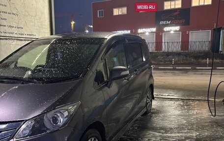 Honda Freed I, 2013 год, 1 050 000 рублей, 4 фотография