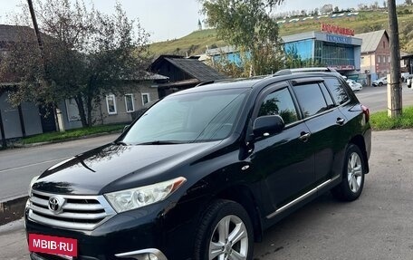Toyota Highlander III, 2012 год, 1 950 000 рублей, 2 фотография