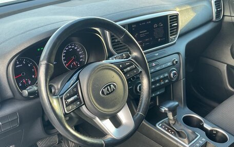 KIA Sportage IV рестайлинг, 2020 год, 2 550 000 рублей, 10 фотография